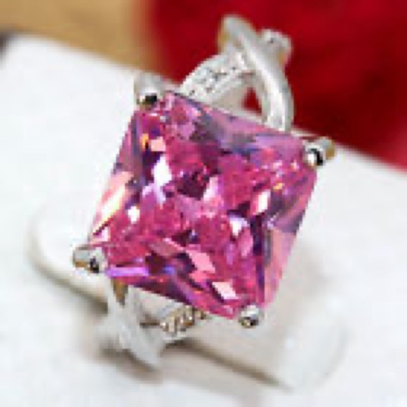 Beautiful large square pink stone in silver setting - Picture 3 of 3